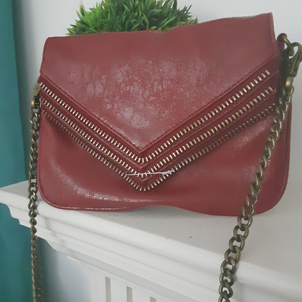 MATT & NAT VINTAGE CROSSBODY BAGS.
